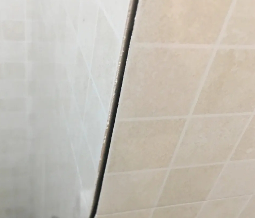 广西瓷砖空鼓维修公司分享阳台瓷砖脱落的修复过程可以分为以下几个步骤